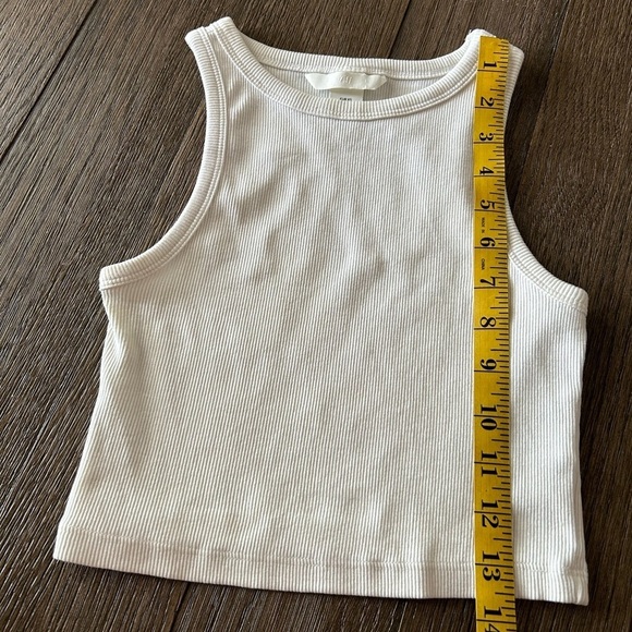 H&M Classic Cropped Black Ribbed Tee. Size Extra Small. 1 Black and 1 White - Picture 8 of 11